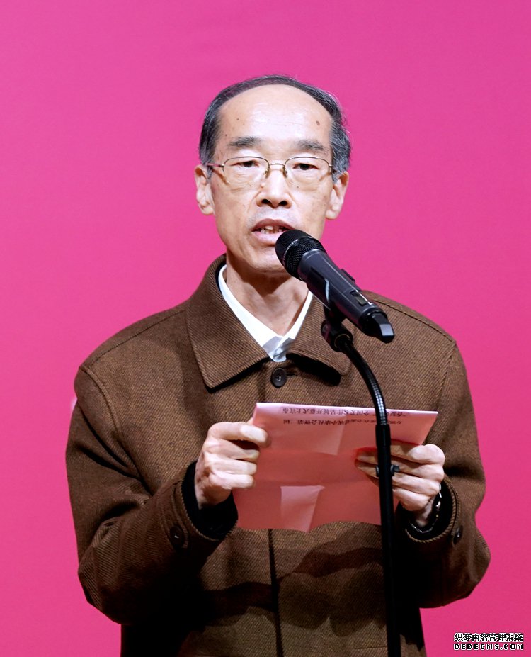 全国人大常委会副委员长、民革中央主席万鄂湘宣布展览开幕.jpg