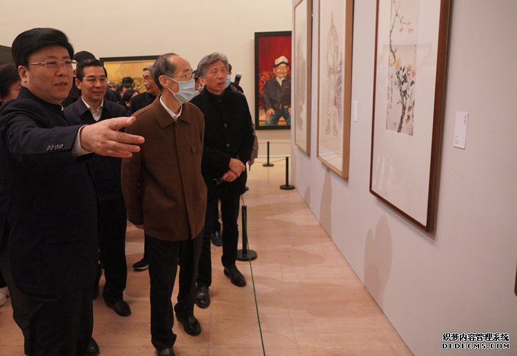 全国人大常委会副委员长、民革中央主席万鄂湘等领导同志参观展览.jpg