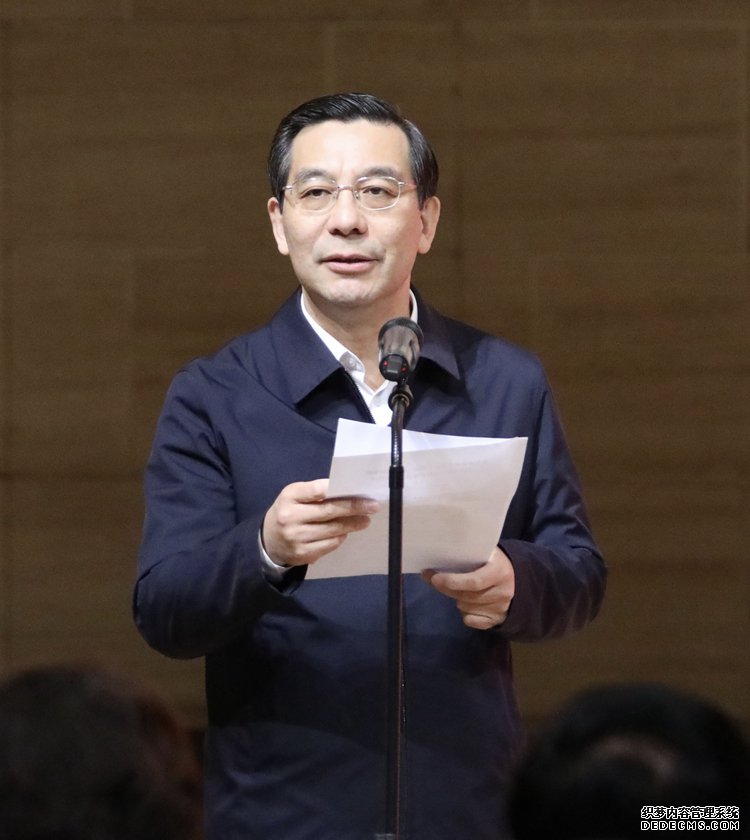 全国政协常委、副秘书长，民革中央副主席兼秘书长李惠东主持开幕式.jpg